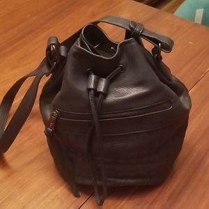 Colab navy bucket bag ready for everyday use!